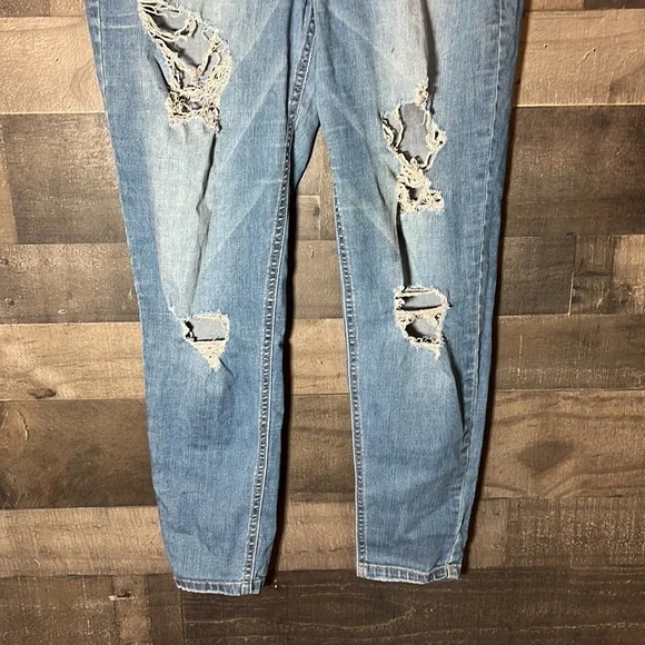 Distressed Tinseltown Blue Jeans - Picture 3 of 8